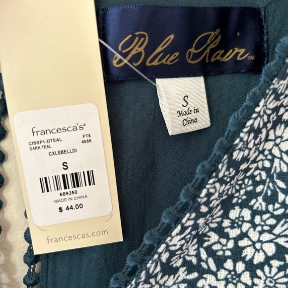 Blue Rain shorts romper Francesca’s w/ bell sleeves, teal blue floral, NWT, sz S - Picture 4 of 4